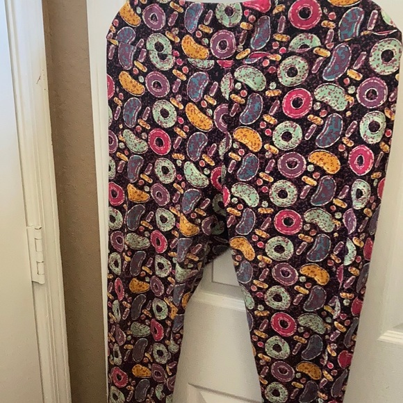 Lularoe tall and curvy candy leggings - Picture 1 of 3